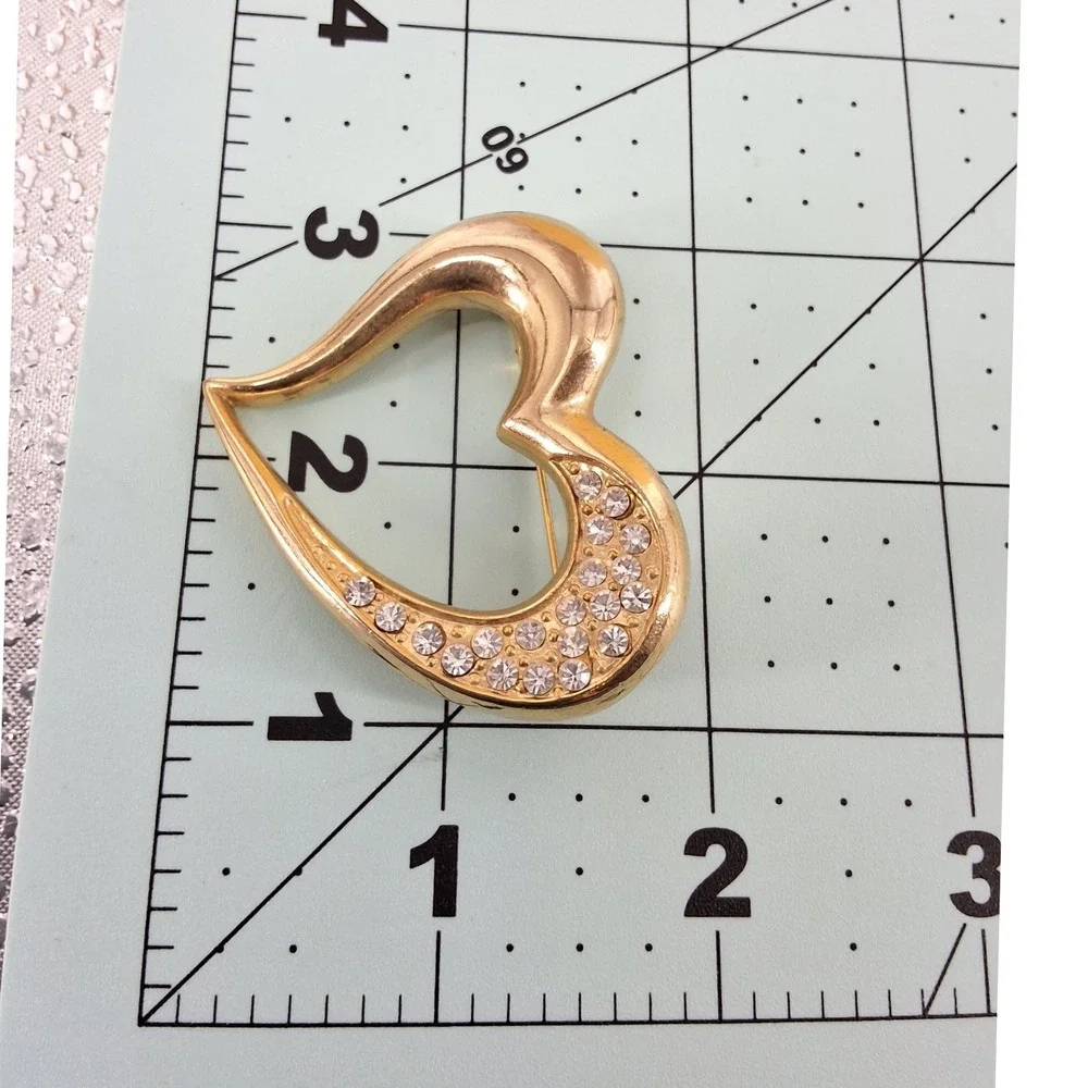 Vintage Gold‎ Tone Pavé Rhinestone Open Heart Brooch Pin 1990s Romantic